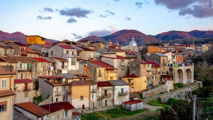 بلدات في إيطاليا تعرض منازل للبيع بسعر يورو واحد فقط ولكن بشروط !