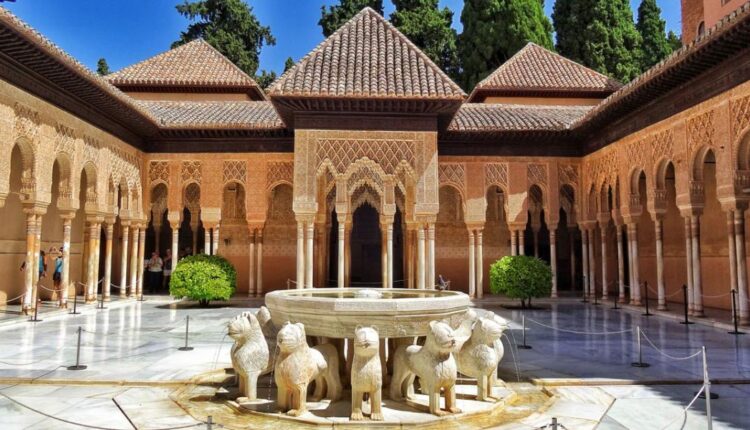 المغرب يطالب إسبانيا بمنحه نصف مداخيل قصر الحمراء بحجة أن آخر ملوك غرناطة كان مغربيا